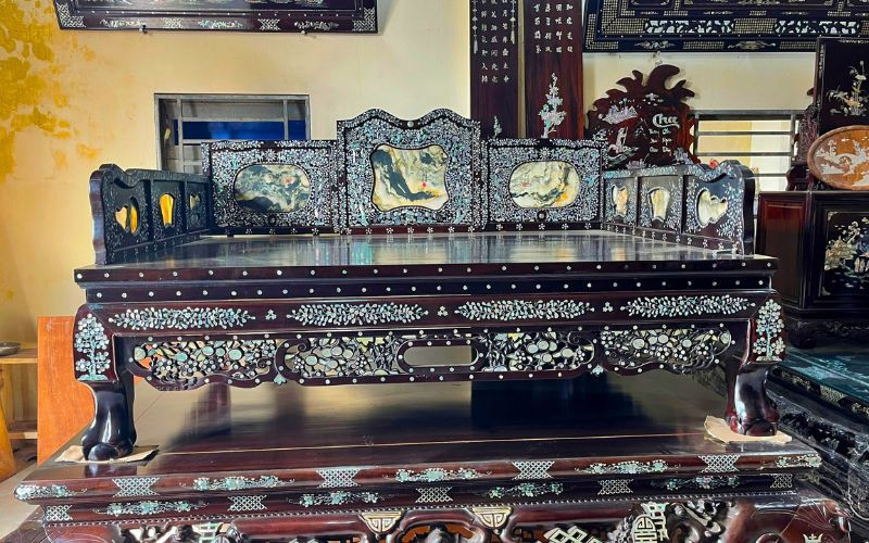 Giường ba thành gỗ gụ khảm ốc